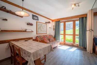 Image de À 200m des pistes de ski, vue pistes de ski, terrasse, télévision, casier à ski, 32m², Valmorel