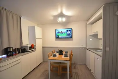 Image de 150m des commerces, 1er étage, vue pistes de ski, balcon, télévision, casier à ski, 25m²
