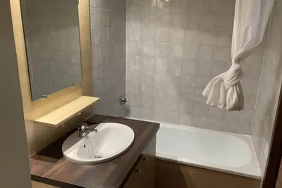 Image de 2ème étage, balcon, télévision, casier à ski, 28m², Brides Les Bains