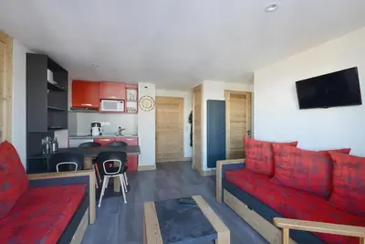 Image de À 100m des pistes de ski, 1er étage, terrasse, télévision, casier à ski, 31m², Montchavin La Plagne