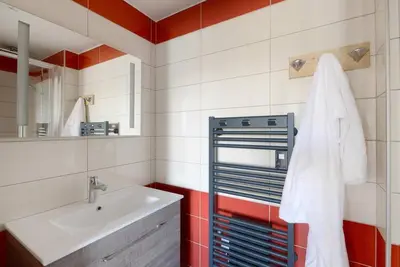 Image de À 100m des pistes de ski, 2ème étage, vue montagne, télévision, casier à ski, 72m²