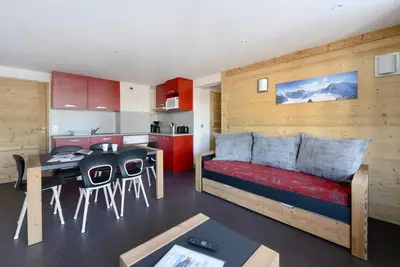 Image de À 100m des pistes de ski, 2ème étage, vue pistes de ski, balcon, télévision, casier à ski, 48m²