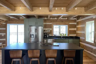 Image de Renovated Log House in Harisonburg