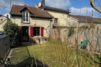 Image de Maison authentique en pierre avec jardin à Bayel