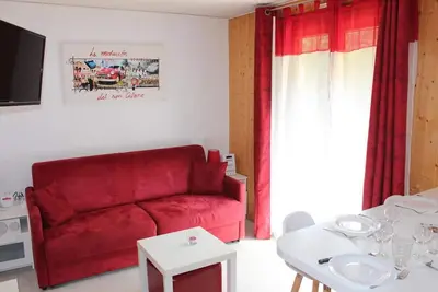 Image de À 200m des pistes de ski, 1er étage, balcon, parking, télévision, casier à ski, 24m², Valloire