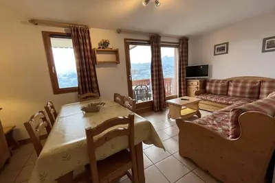 Image de 300m du centre station, 2ème étage, balcon, télévision, casier à ski, 44m², Peisey-Vallandry