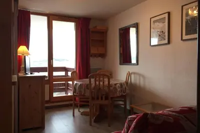 Image de À 10m des pistes de ski, 1er étage, vue vallée, balcon, télévision, casier à ski, 24m²