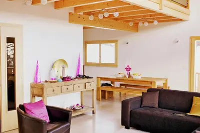 Image de Chalet, vue vallée, sauna, terrasse, balcon, cheminée ou poêle à bois, parking, télévision, 220m²