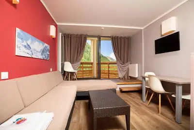 Image de Wifi, à 20m des pistes de ski, piscine, sauna, télévision, casier à ski, 26m², Isola 2000