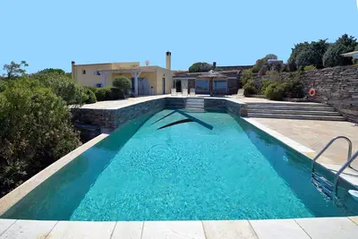 Image de 2 bedroom villa with a large swimming pool 10 minutes by car from Spathi beach