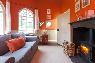 Image de Restored 17th century cottage w/firepit. Nestled within heritage estate grounds.
