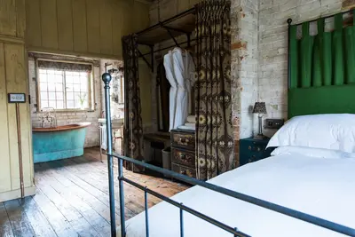 Image de Cottage-Salle de bain-Vue sur la cour-Cottage
