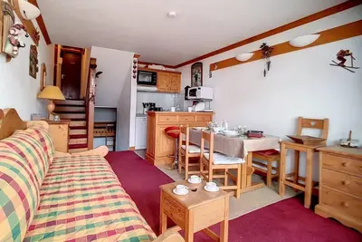 Image de 200m du centre station, 2ème étage, vue pistes de ski, balcon, télévision, casier à ski, 28m²