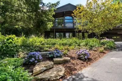 Image de Luxury Bluff Retreat • 10 Minutes to Downtown