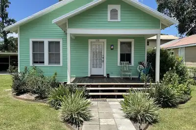Image de Classic Cajun Cottage on Bayou Teche - 1 & 1/2 miles from Downtown Breaux Bridge