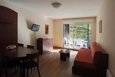 Image de 100m du centre station, 1er étage, parking, télévision, casier à ski, 41m², Peyragudes