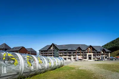 Image de À 100m des pistes de ski, 2ème étage, vue vallée, parking, télévision, casier à ski, 40m²