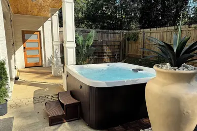 Image de Luxury Insta Retreat with Hot Tub & Theater
