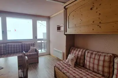 Image de À 10m des pistes de ski, balcon, télévision, casier à ski, 26m², La Plagne