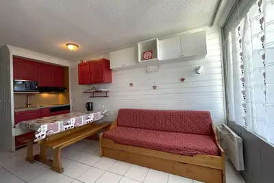 Image de 150m des commerces, 1er étage, balcon, télévision, casier à ski, 26m², Les Menuires