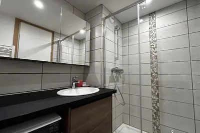 Image de 50m du centre station, 7ème étage, balcon, télévision, casier à ski, 38m², Les Menuires