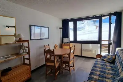 Image de À 10m des pistes de ski, vue pistes de ski, balcon, télévision, casier à ski, 26m², La Plagne
