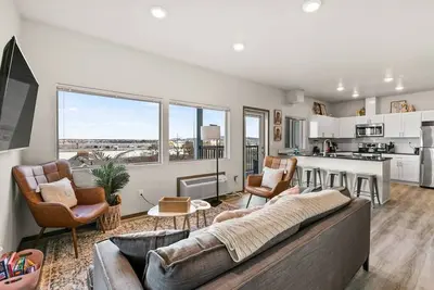 Image de Stylish 2 Bed 2 Bath Near Perry District & Dt!