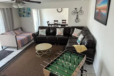 Image de Charming 3-Bedroom Farmhouse Retreat with Open Deck!