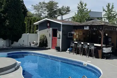 Kozy Retreat with Pool