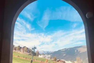 Image de À 100m des pistes de ski, 1er étage, vue pistes de ski, balcon, télévision, casier à ski, 26m²