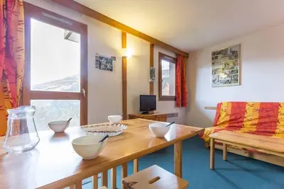 Image de À 200m des pistes de ski, Rez-de-chaussée, vue vallée, télévision, casier à ski, 33m²