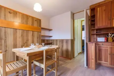 Image de À 50m des pistes de ski, 1er étage, vue montagne, balcon, télévision, casier à ski, 30m²