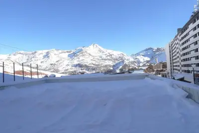 Image de 50m du centre station, 1er étage, vue montagne, balcon, casier à ski, 78m², Tignes