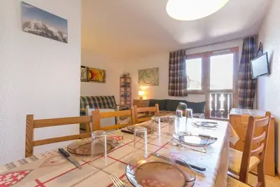 Image de Wifi, à 150m des pistes de ski, 1er étage, balcon, télévision, casier à ski, 40m²