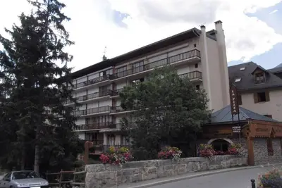 Image de À 140m des pistes de ski, 3ème étage, télévision, casier à ski, 25m², Valloire