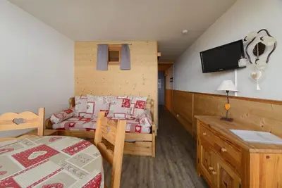 Image de 10m du centre station, télévision, casier à ski, 26m², La Plagne