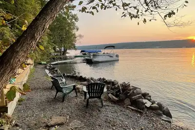 Image de Finger Lakes Cottage w/ Lake frontage & Sauna!