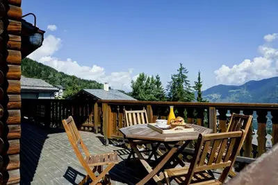 Image de Chalet, à 250m des pistes de ski, vue vallée, terrasse, balcon, cheminée ou poêle à bois, télévision