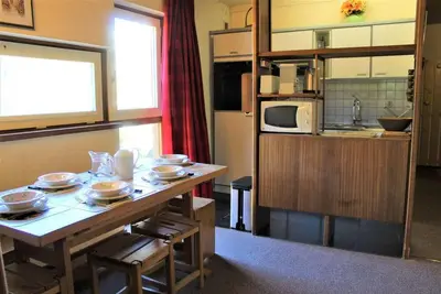 Image de 200m du centre station, 2ème étage, balcon, télévision, casier à ski, 40m², Vars