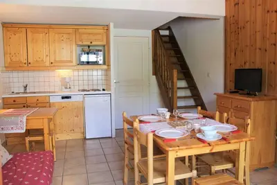 Image de 300m du centre station, 2ème étage, balcon, télévision, casier à ski, 53m², Vars