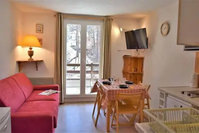 Image de À 50m des pistes de ski, 1er étage, balcon, télévision, casier à ski, 25m², Risoul