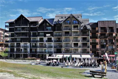 Image de À 10m des pistes de ski, 2ème étage, vue pistes de ski, balcon, télévision, casier à ski, 45m²