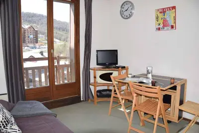 Image de À 50m des pistes de ski, 5ème étage, balcon, télévision, casier à ski, 23m², Risoul