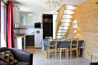 Image de 250m du centre station, 6ème étage, vue station, balcon, télévision, casier à ski, 50m², Risoul