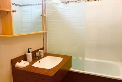 Centre station, 5ème étage, vue pistes de ski, balcon, parking, télévision, casier à ski, 43m²