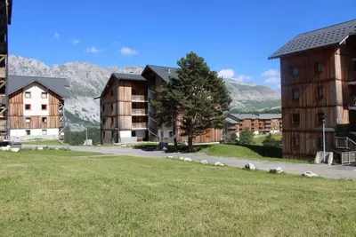Image de À 200m des pistes de ski, 2ème étage, vue montagne, terrasse, télévision, casier à ski, 28m²