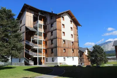 Image de À 200m des pistes de ski, 3ème étage, vue montagne, balcon, télévision, casier à ski, 30m²