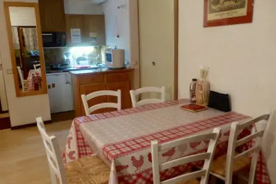 Image de À 70m des pistes de ski, Rez-de-chaussée, balcon, parking, télévision, casier à ski, 32m², Valloire