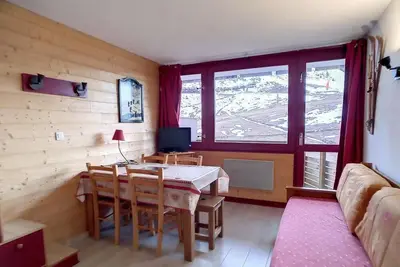 Image de À 10m des pistes de ski, vue pistes de ski, balcon, télévision, casier à ski, 25m², La Plagne
