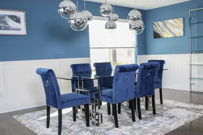 Image de Modern Home in Trendy Neighborhood 40 from Downtown Chicago